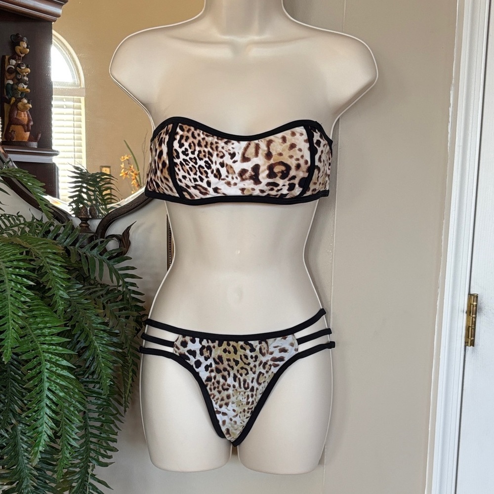 Kendall & Kylie 2-Piece Bandeau Bikini Strapless Cagey Animal Print Leopard